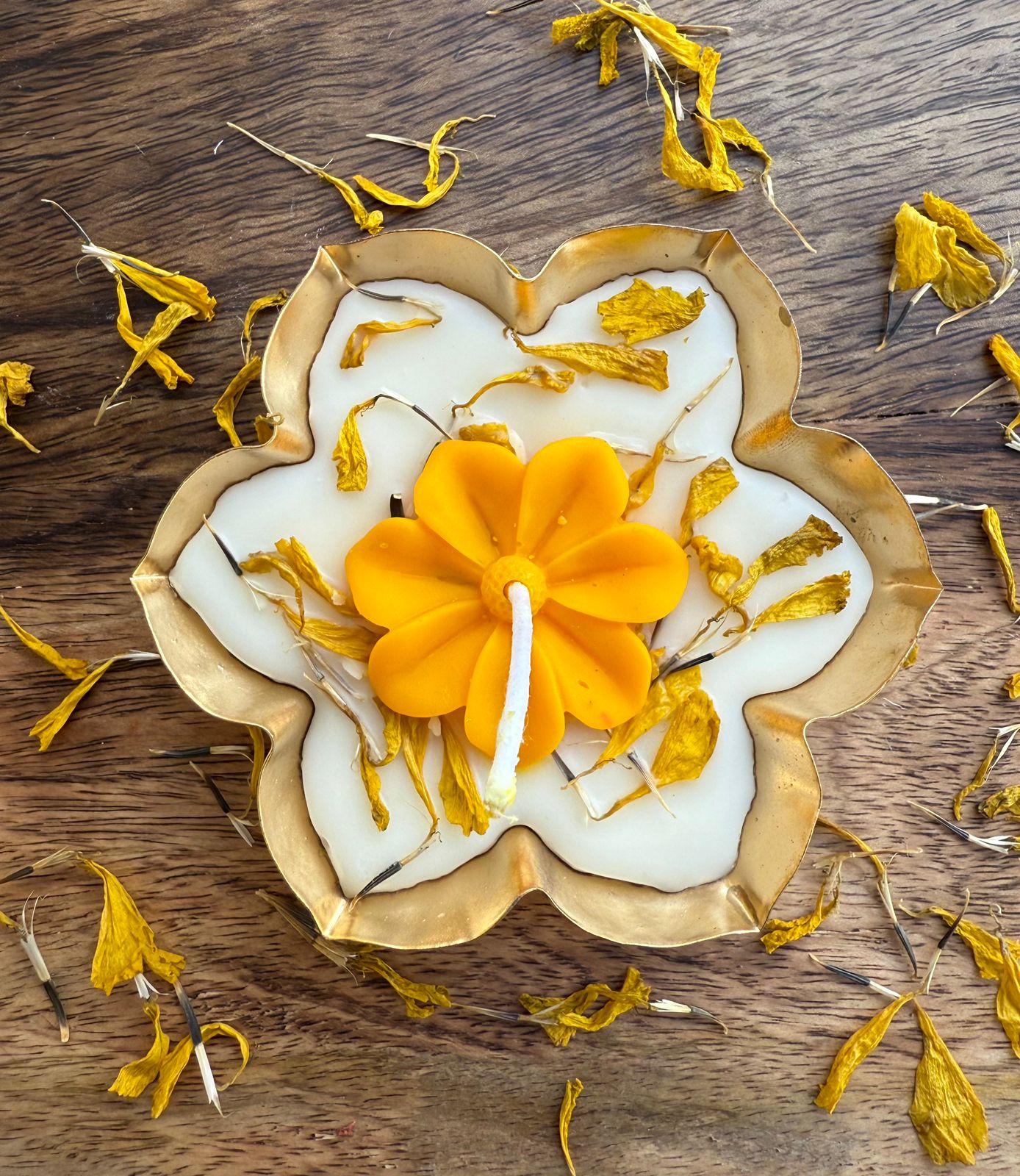 Urli Sandalwood Premium Scented Candles